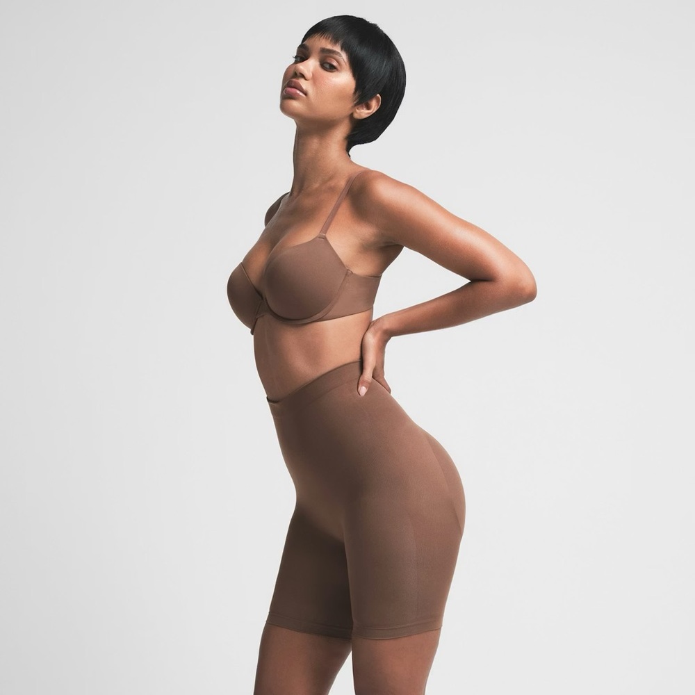 SKIMS SEAMLESS SCULPT MID THIGH SHORT JASPER SMALL